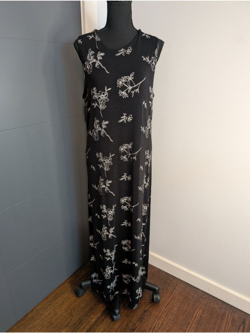 Vintage 90's Es-Se Black Sleeveless Maxi Dress With White Floral Print - OS